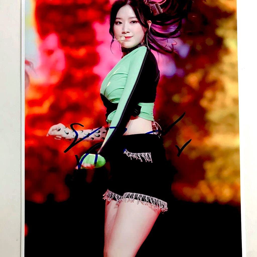 Amazon.co.jp: G IDLE シュファ 直筆サイン入り写真 : スポーツ
